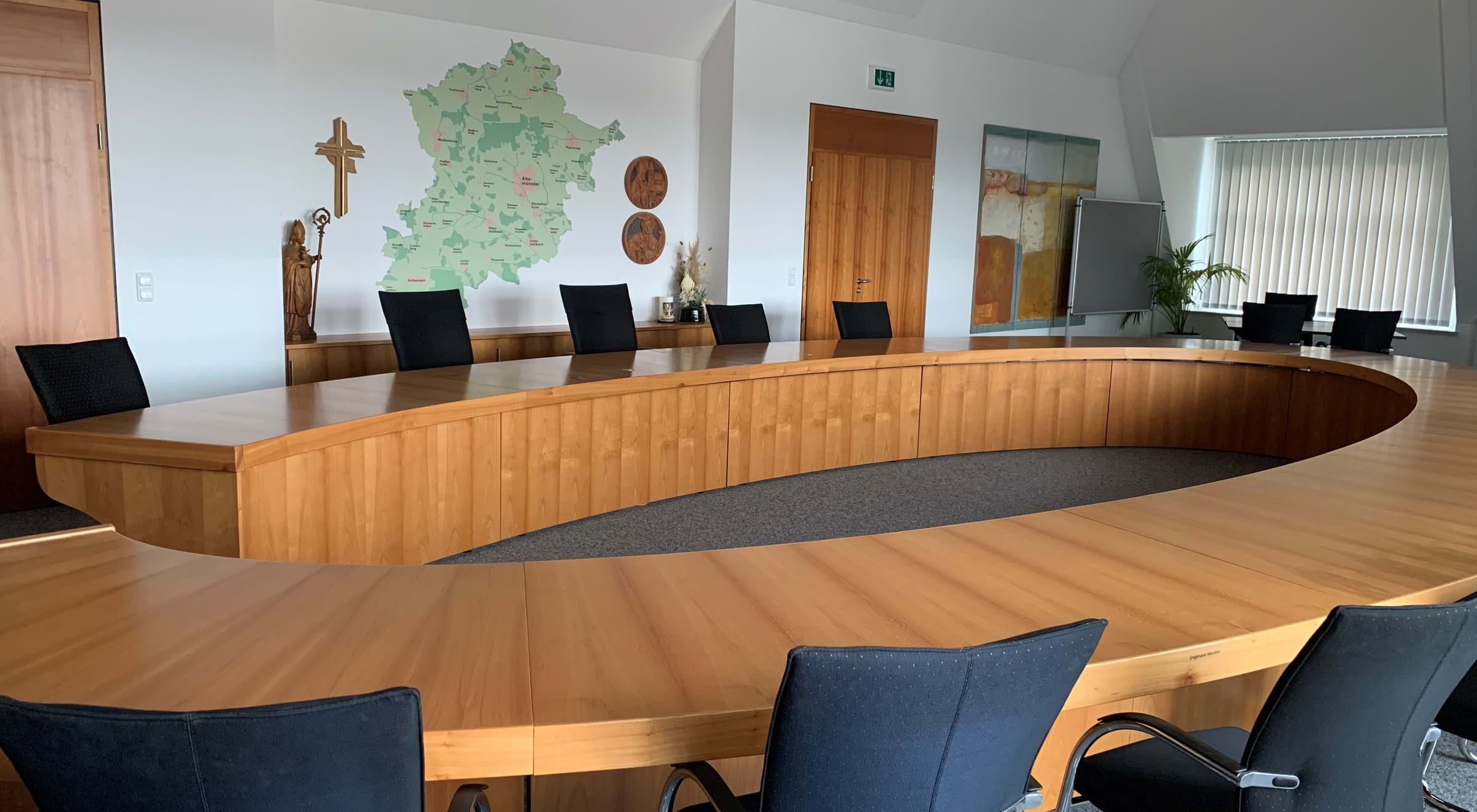 Bild vom Sitzungssaal im Rathaus Altomünster