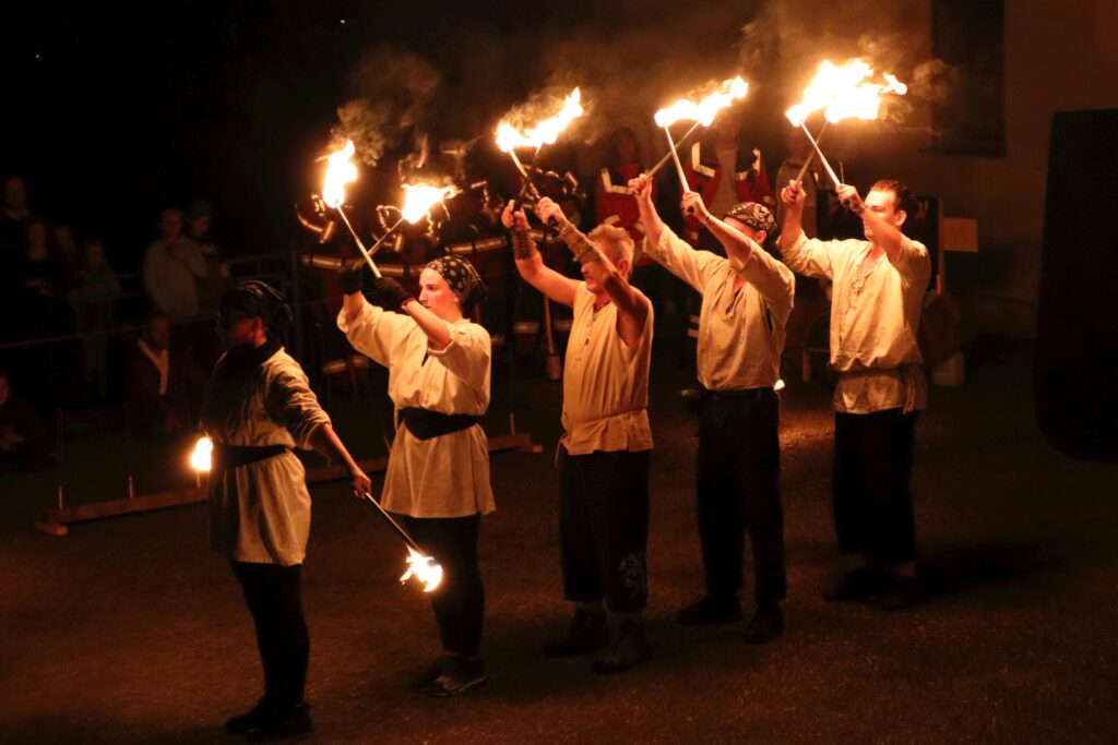 Feuerwerker auf der Veranstaltung im Markt Altomünster.