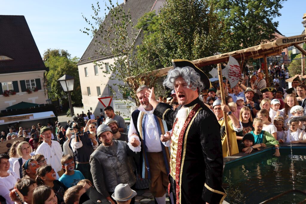 Künstler am Marktplatz Altomünster.